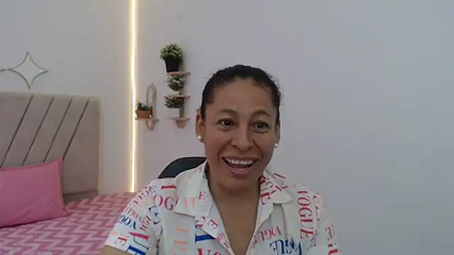 Snapshot of mature_martina chatting on 23, 4, 2026 mature martina online show from 23, 4, 2026