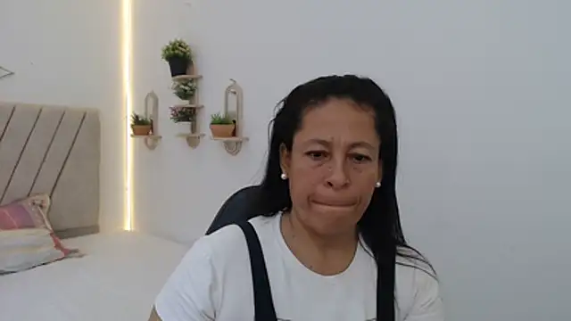 Snapshot of mature_martina chatting on 27, 4, 2026 mature martina online show from 27, 4, 2026