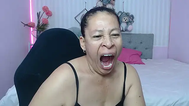 Snapshot of mature_martina chatting on 3, 5, 2026 mature martina online show from 3, 5, 2026