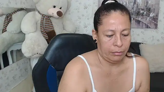 Snapshot of mature_martina chatting on 8, 5, 2026 mature martina online show from 8, 5, 2026