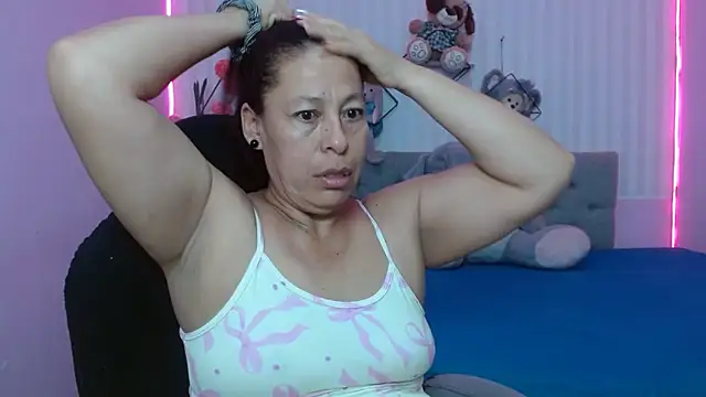 Snapshot of mature_martina chatting on 17, 5, 2026 mature martina online show from 17, 5, 2026