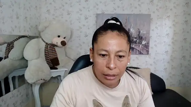 Snapshot of mature_martina chatting on 19, 5, 2026 mature martina online show from 19, 5, 2026
