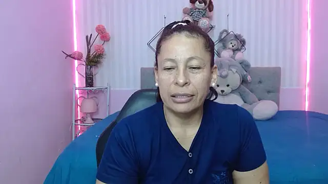 Snapshot of mature_martina chatting on 22, 5, 2026 mature martina online show from 22, 5, 2026