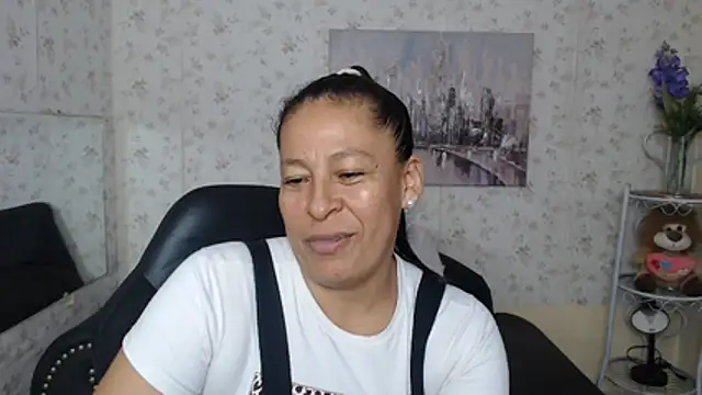 mature martina online show from 11, 7, 2026