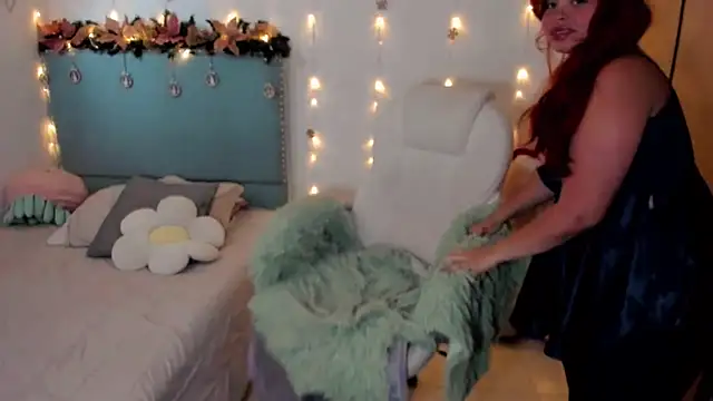 Snapshot of damn_that_booty chatting on 18, 12, 2025 damn that booty online show from 18, 12, 2025