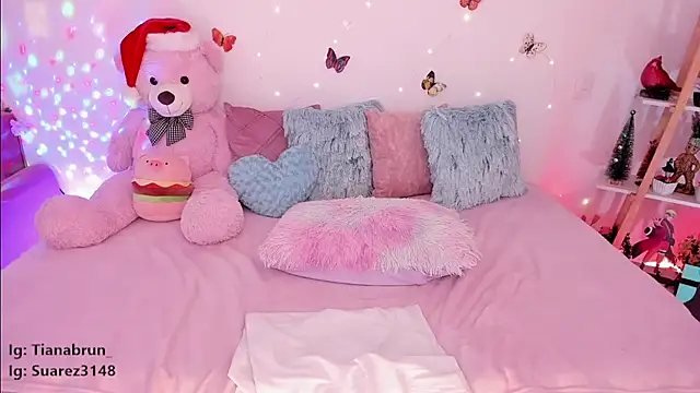 Zara uwu  online show from 22, 12, 2024