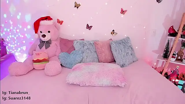 Zara uwu  online show from 15, 1, 2025