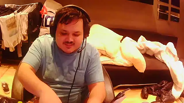 Snapshot of Bebemickey75 chatting on 30, 11, 2025 Bebemickey75 online show from 30, 11, 2025