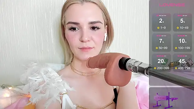 Kaya Devis online show from 4, 3, 2025