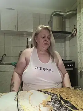 AriannaMilf online show from 18, 4, 2026