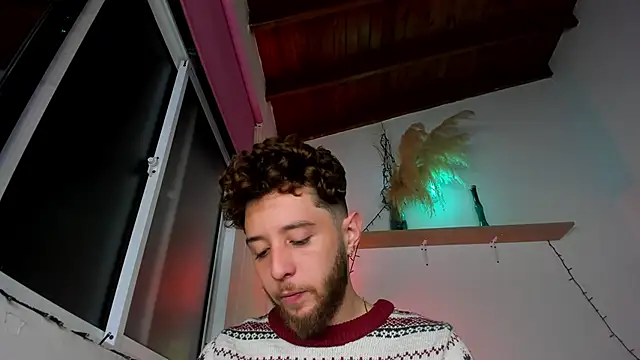 Snapshot of Juan_Castano chatting on 20, 12, 2025 Juan Castano online show from 20, 12, 2025