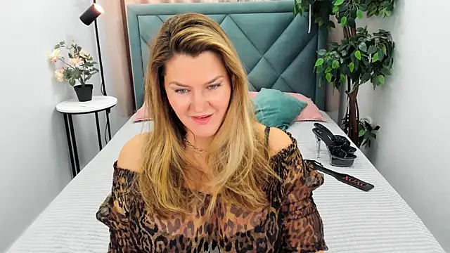 Adele Russo online show from 14, 9, 2025