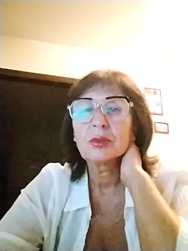 Snapshot of AlbinaXPretty chatting on 9, 9, 2025 AlbinaXPretty online show from 9, 9, 2025