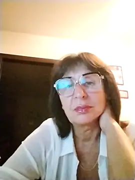 Snapshot of AlbinaXPretty chatting on 11, 9, 2025 AlbinaXPretty online show from 11, 9, 2025