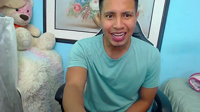 Snapshot of Luciana_and_Neitan chatting on 3, 3, 2025 Luciana and Neitan online show from 3, 3, 2025