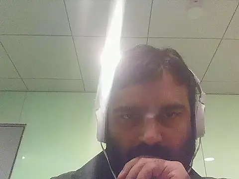 Snapshot of JohnBond009 chatting on 21, 5, 2026 JohnBond009 online show from 21, 5, 2026