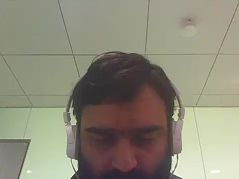 Snapshot of JohnBond009 chatting on 22, 5, 2026 JohnBond009 online show from 22, 5, 2026
