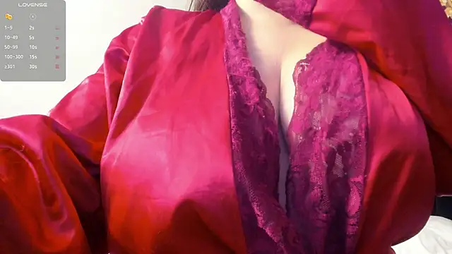 dolly zoe online show from 13, 4, 2026