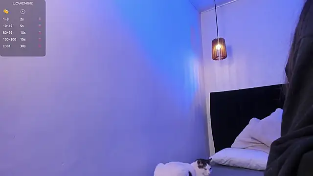 dolly zoe online show from 21, 4, 2026