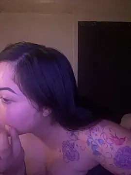 Snapshot of xocrybaby chatting on 13, 10, 2025 xocrybaby online show from 13, 10, 2025