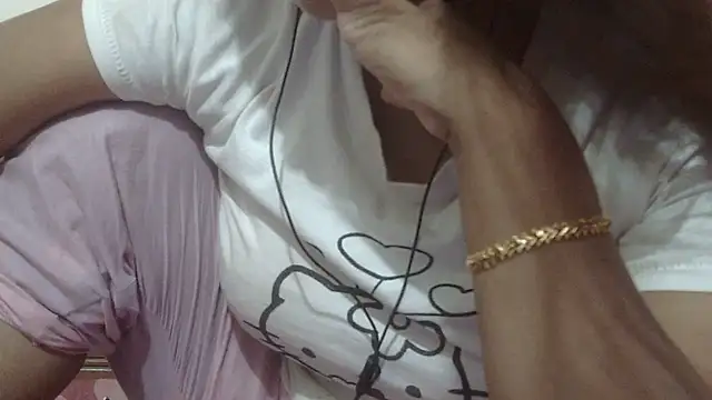 Snapshot of shekira99 chatting on 2, 8, 2026 shekira99 online show from 2, 8, 2026