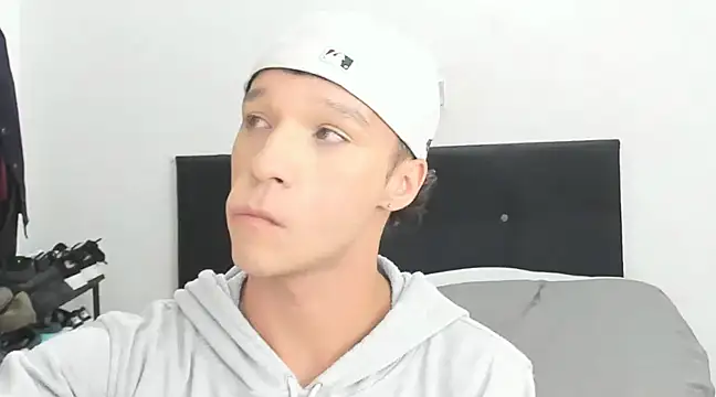 angelcortes online show from 6, 1, 2025