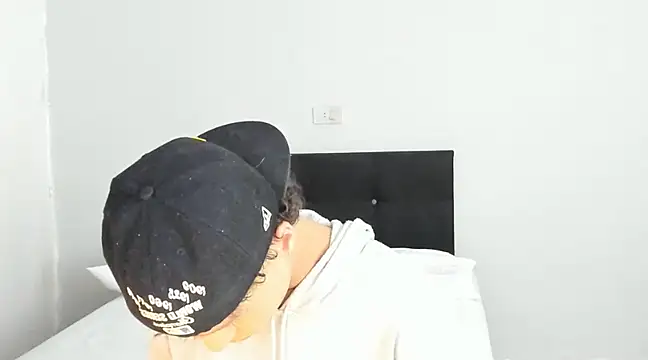 angelcortes online show from 4, 3, 2025