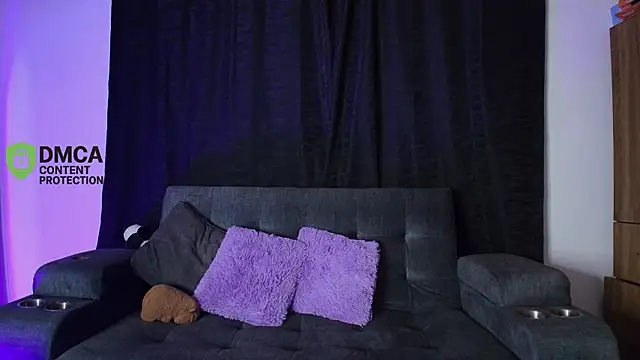 yungelitamor  online show from 13, 4, 2026