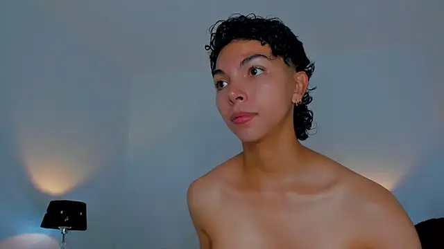 xhenisa  online show from 11, 11, 2025