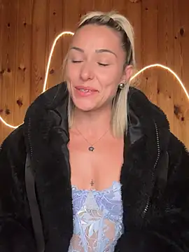 petrouchkaaa  online show from 16, 4, 2026