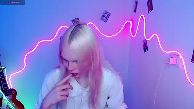 Emily Nyaffee online show from 16, 10, 2025