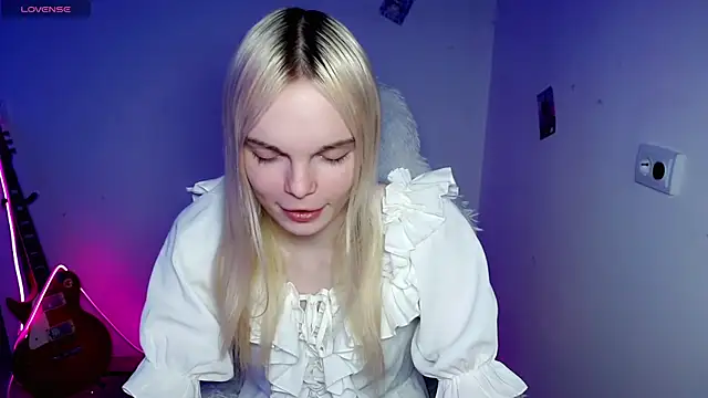 Snapshot of Emily_Nyaffee chatting on 17, 12, 2025 Emily Nyaffee online show from 17, 12, 2025