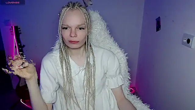 Snapshot of Emily_Nyaffee chatting on 5, 1, 2026 Emily Nyaffee online show from 5, 1, 2026