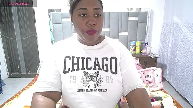 Snapshot of thickebonymilfF chatting on 31, 1, 2025 thickebonymilfF online show from 31, 1, 2025