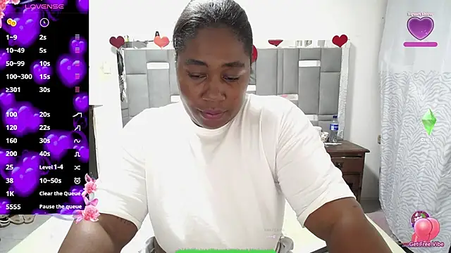Snapshot of thickebonymilfF chatting on 30, 9, 2025 thickebonymilfF online show from 30, 9, 2025