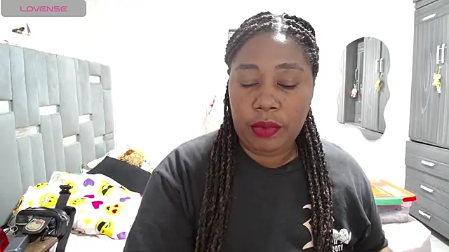 thickebonymilfF online show from 19, 4, 2026