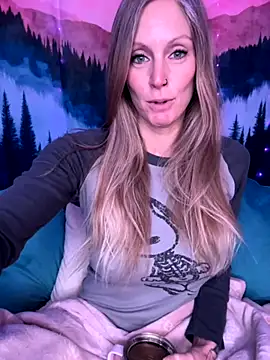 ItsDanniG online show from 29, 10, 2025