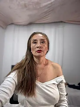 lilian prada online show from 1, 3, 2026