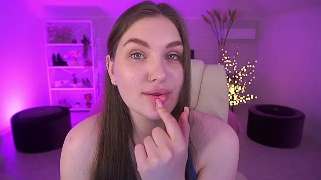 EmmyCharmm online show from 13, 4, 2026