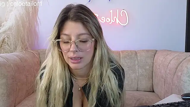 Snapshot of ChloeTailor_ chatting on 12, 2, 2025 ChloeTailor online show from 12, 2, 2025