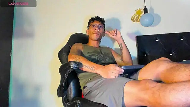 Snapshot of FuckHardlove chatting on 28, 12, 2024 FuckHardlove online show from 28, 12, 2024