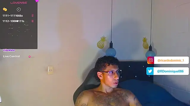 Snapshot of FuckHardlove chatting on 1, 1, 2025 FuckHardlove online show from 1, 1, 2025