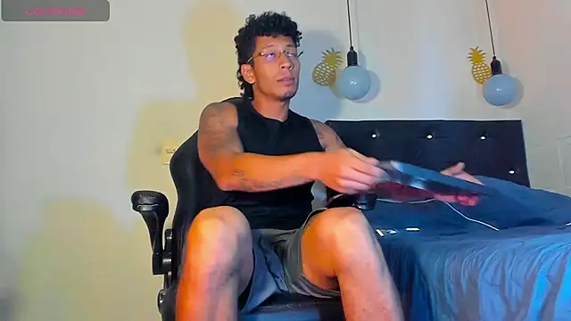 Snapshot of FuckHardlove chatting on 6, 1, 2025 FuckHardlove online show from 6, 1, 2025