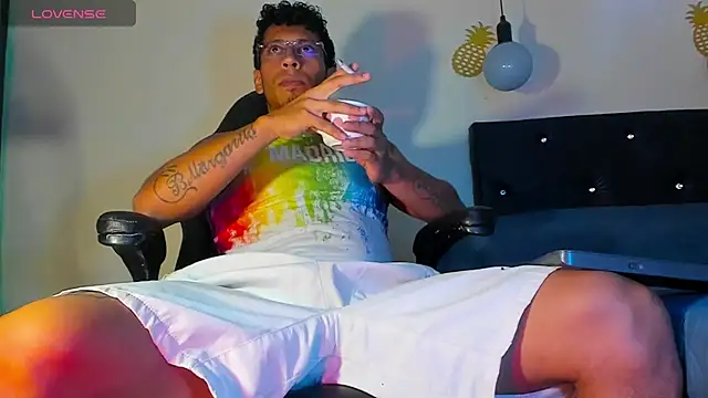 Snapshot of FuckHardlove chatting on 16, 1, 2025 FuckHardlove online show from 16, 1, 2025