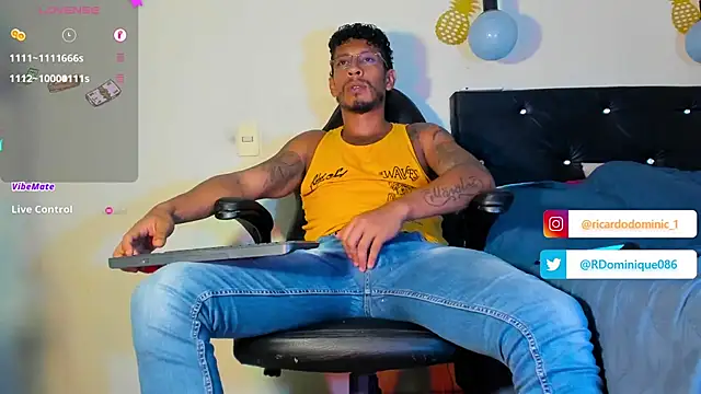 Snapshot of FuckHardlove chatting on 1, 2, 2025 FuckHardlove online show from 1, 2, 2025