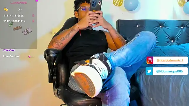 Snapshot of FuckHardlove chatting on 8, 2, 2025 FuckHardlove online show from 8, 2, 2025