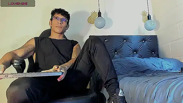 Snapshot of FuckHardlove chatting on 2, 3, 2025 FuckHardlove online show from 2, 3, 2025