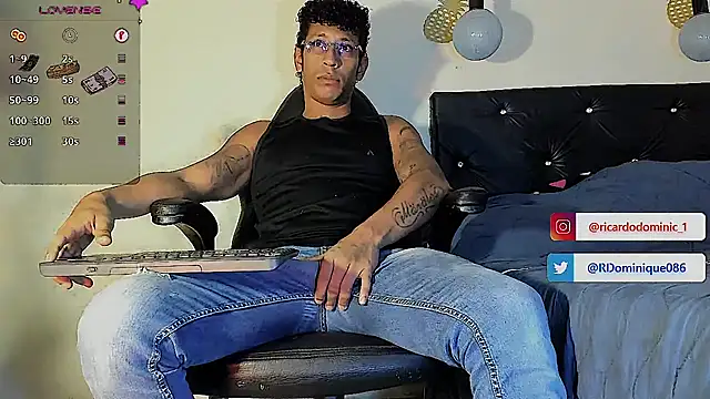 Snapshot of FuckHardlove chatting on 4, 3, 2025 FuckHardlove online show from 4, 3, 2025