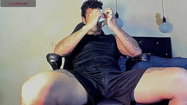 Snapshot of FuckHardlove chatting on 8, 3, 2025 FuckHardlove online show from 8, 3, 2025