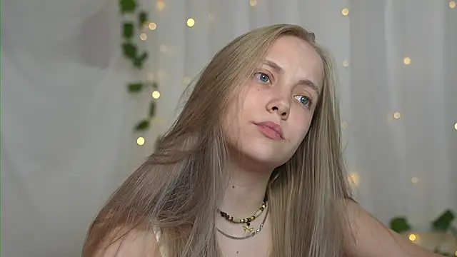 Snapshot of _Appr0ved_ chatting on 21, 9, 2025 Appr0ved online show from 21, 9, 2025
